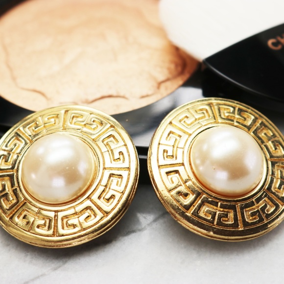 GIVENCHY VINTAGE 1980s Logo Pearl Earrings - Picture 14 of 16